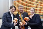 Amsterdam 6 februari 2017
Rene Froger krijgt van honig 150.000 potjes voor de voedselbank.