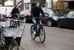 Amsterdam 7 februari 2017 
Ronald de Boer op zijn electrische fiets op de cornelis schuytstraat
