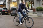 Amsterdam 7 februari 2017 
Ronald de Boer op zijn electrische fiets op de cornelis schuytstraat