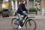 Amsterdam 7 februari 2017 
Ronald de Boer op zijn electrische fiets op de cornelis schuytstraat