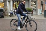 Amsterdam 7 februari 2017 
Ronald de Boer op zijn electrische fiets op de cornelis schuytstraat