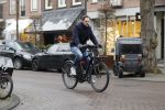 Amsterdam 7 februari 2017 
Ronald de Boer op zijn electrische fiets op de cornelis schuytstraat