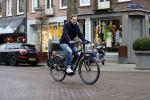 Amsterdam 7 februari 2017 
Ronald de Boer op zijn electrische fiets op de cornelis schuytstraat