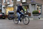 Amsterdam 7 februari 2017 
Ronald de Boer op zijn electrische fiets op de cornelis schuytstraat
