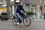 Amsterdam 7 februari 2017 
Ronald de Boer op zijn electrische fiets op de cornelis schuytstraat