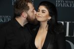 Amsterdam 7 februari 2017
Premiere fifty shades darker in Tuschinski. Roxeannne Hazes met haar nieuwe vriend Erik Zwennes