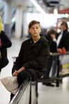 Schiphol 17 februari 2017 
Xander en Sophie de Buisonje komen met hun dochter Cela Lynn en zoon Dex aan op schiphol. Beide ouders familie en Sem v Dijk wachten ze op . Ook de hond is meegekomen.