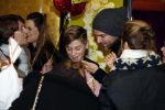 Schiphol 17 februari 2017 
Xander en Sophie de Buisonje komen met hun dochter Cela Lynn en zoon Dex aan op schiphol. Beide ouders familie en Sem v Dijk wachten ze op . Ook de hond is meegekomen.