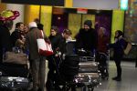 Schiphol 17 februari 2017 
Xander en Sophie de Buisonje komen met hun dochter Cela Lynn en zoon Dex aan op schiphol. Beide ouders familie en Sem v Dijk wachten ze op . Ook de hond is meegekomen.