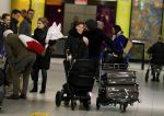 Schiphol 17 februari 2017 
Xander en Sophie de Buisonje komen met hun dochter Cela Lynn en zoon Dex aan op schiphol. Beide ouders familie en Sem v Dijk wachten ze op . Ook de hond is meegekomen.