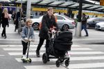 Schiphol 17 februari 2017 
Xander en Sophie de Buisonje komen met hun dochter Cela Lynn en zoon Dex aan op schiphol. Beide ouders familie en Sem v Dijk wachten ze op . Ook de hond is meegekomen.