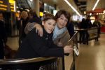 Schiphol 17 februari 2017 
Xander en Sophie de Buisonje komen met hun dochter Cela Lynn en zoon Dex aan op schiphol. Beide ouders familie en Sem v Dijk wachten ze op . Ook de hond is meegekomen.
