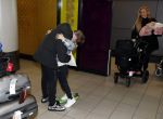Schiphol 17 februari 2017 
Xander en Sophie de Buisonje komen met hun dochter Cela Lynn en zoon Dex aan op schiphol. Beide ouders familie en Sem v Dijk wachten ze op . Ook de hond is meegekomen.