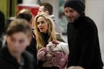 Schiphol 17 februari 2017 
Xander en Sophie de Buisonje komen met hun dochter Cela Lynn en zoon Dex aan op schiphol. Beide ouders familie en Sem v Dijk wachten ze op . Ook de hond is meegekomen.
