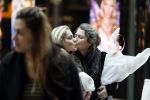 Schiphol 17 februari 2017 
Xander en Sophie de Buisonje komen met hun dochter Cela Lynn en zoon Dex aan op schiphol. Beide ouders familie en Sem v Dijk wachten ze op . Ook de hond is meegekomen.