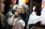 Schiphol 17 februari 2017 
Xander en Sophie de Buisonje komen met hun dochter Cela Lynn en zoon Dex aan op schiphol. Beide ouders familie en Sem v Dijk wachten ze op . Ook de hond is meegekomen.