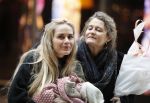 Schiphol 17 februari 2017 
Xander en Sophie de Buisonje komen met hun dochter Cela Lynn en zoon Dex aan op schiphol. Beide ouders familie en Sem v Dijk wachten ze op . Ook de hond is meegekomen.