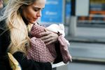 Schiphol 17 februari 2017 
Xander en Sophie de Buisonje komen met hun dochter Cela Lynn en zoon Dex aan op schiphol. Beide ouders familie en Sem v Dijk wachten ze op . Ook de hond is meegekomen.