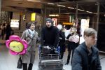 Schiphol 17 februari 2017 
Xander en Sophie de Buisonje komen met hun dochter Cela Lynn en zoon Dex aan op schiphol. Beide ouders familie en Sem v Dijk wachten ze op . Ook de hond is meegekomen.