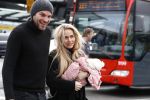 Schiphol 17 februari 2017 
Xander en Sophie de Buisonje komen met hun dochter Cela Lynn en zoon Dex aan op schiphol. Beide ouders familie en Sem v Dijk wachten ze op . Ook de hond is meegekomen.