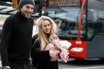 Schiphol 17 februari 2017 
Xander en Sophie de Buisonje komen met hun dochter Cela Lynn en zoon Dex aan op schiphol. Beide ouders familie en Sem v Dijk wachten ze op . Ook de hond is meegekomen.