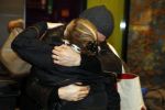 Schiphol 17 februari 2017 
Xander en Sophie de Buisonje komen met hun dochter Cela Lynn en zoon Dex aan op schiphol. Beide ouders familie en Sem v Dijk wachten ze op . Ook de hond is meegekomen.