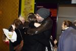 Schiphol 17 februari 2017 
Xander en Sophie de Buisonje komen met hun dochter Cela Lynn en zoon Dex aan op schiphol. Beide ouders familie en Sem v Dijk wachten ze op . Ook de hond is meegekomen.