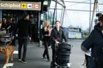 Schiphol 17 februari 2017 
Xander en Sophie de Buisonje komen met hun dochter Cela Lynn en zoon Dex aan op schiphol. Beide ouders familie en Sem v Dijk wachten ze op . Ook de hond is meegekomen.