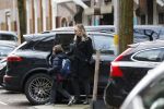 Amsterdam 15 februari 2018 
Chantal janzen met man Marco en zoon naar verloskundigenpraktijk