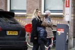 Amsterdam 15 februari 2018 
Chantal janzen met man Marco en zoon naar verloskundigenpraktijk