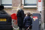 Amsterdam 15 februari 2018 
Chantal janzen met man Marco en zoon naar verloskundigenpraktijk