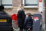 Amsterdam 15 februari 2018 
Chantal janzen met man Marco en zoon naar verloskundigenpraktijk