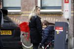 Amsterdam 15 februari 2018 
Chantal janzen met man Marco en zoon naar verloskundigenpraktijk