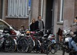 Amsterdam 15 februari 2018 
Chantal janzen met man Marco en zoon naar verloskundigenpraktijk