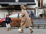 Amsterdam 11 maart 2018   
Danie Bles aan het voetballen met zijn zoon