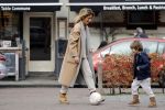 Amsterdam 11 maart 2018   
Danie Bles aan het voetballen met zijn zoon