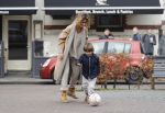 Amsterdam 11 maart 2018   
Danie Bles aan het voetballen met zijn zoon