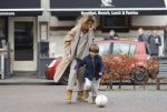 Amsterdam 11 maart 2018   
Danie Bles aan het voetballen met zijn zoon