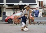 Amsterdam 11 maart 2018   
Danie Bles aan het voetballen met zijn zoon