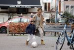 Amsterdam 11 maart 2018   
Danie Bles aan het voetballen met zijn zoon