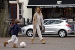 Amsterdam 11 maart 2018   
Danie Bles aan het voetballen met zijn zoon