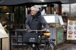 Amsterdam 8 maart 2018
Derek de Lint met zijn fiets bij de Albert Cuyp