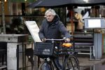 Amsterdam 8 maart 2018
Derek de Lint met zijn fiets bij de Albert Cuyp