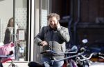 Amsterdam 6 februari 2018
Dirk Zeelenberg bellend op straat