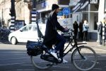 Amsterdam 16 februari 2018
Doutzen Kroes op haar fiets in Amsterdam