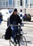 Amsterdam 16 februari 2018
Doutzen Kroes op haar fiets in Amsterdam