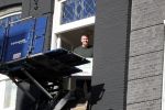 Amsterdam 12 maart 2018
Dries en Honoria Roelvink  verhuizen naar hun nieuwe appartement op de pc Hooftstraat
