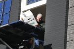 Amsterdam 12 maart 2018
Dries en Honoria Roelvink  verhuizen naar hun nieuwe appartement op de pc Hooftstraat