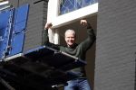 Amsterdam 12 maart 2018
Dries en Honoria Roelvink  verhuizen naar hun nieuwe appartement op de pc Hooftstraat