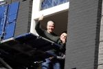 Amsterdam 12 maart 2018
Dries en Honoria Roelvink  verhuizen naar hun nieuwe appartement op de pc Hooftstraat